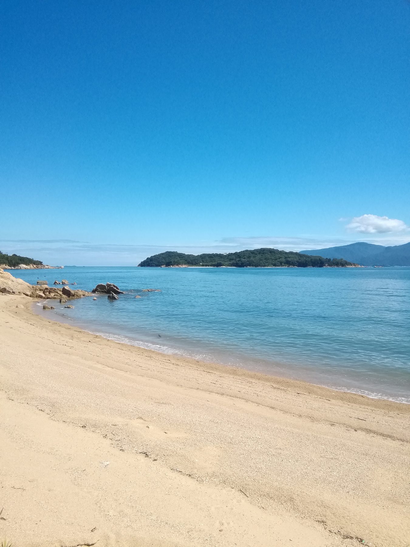 離れから徒歩すぐの砂浜